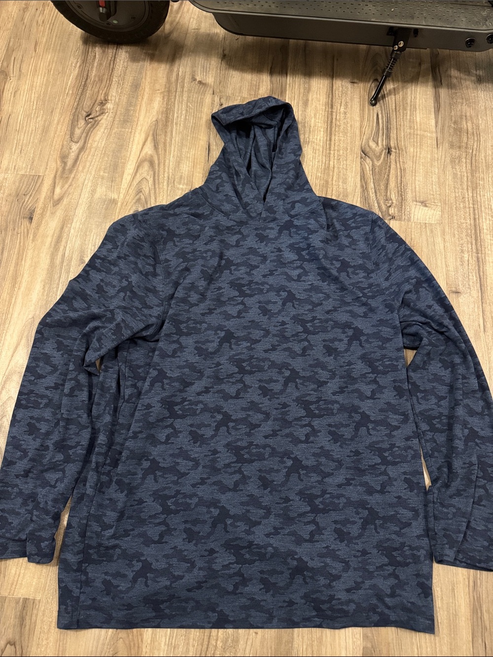 PGA Tour Men's Navy Blue Camouflage Hooded Crewneck Sweater